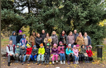 В рамках маршрута выходного дня воспитанники группы посетили ботанический сад 
